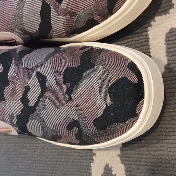 OLUKAI PEHUEA PA'I Camo Slip On Shoes Women's 10 - Picture 3 of 16